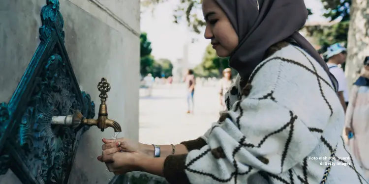 Wudhu Masih pakai Sunscreen, Sah kah? Ini Penjelasannya